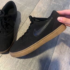 Nike Black and brown Nike sb trainers  Skate Shoes
3Y